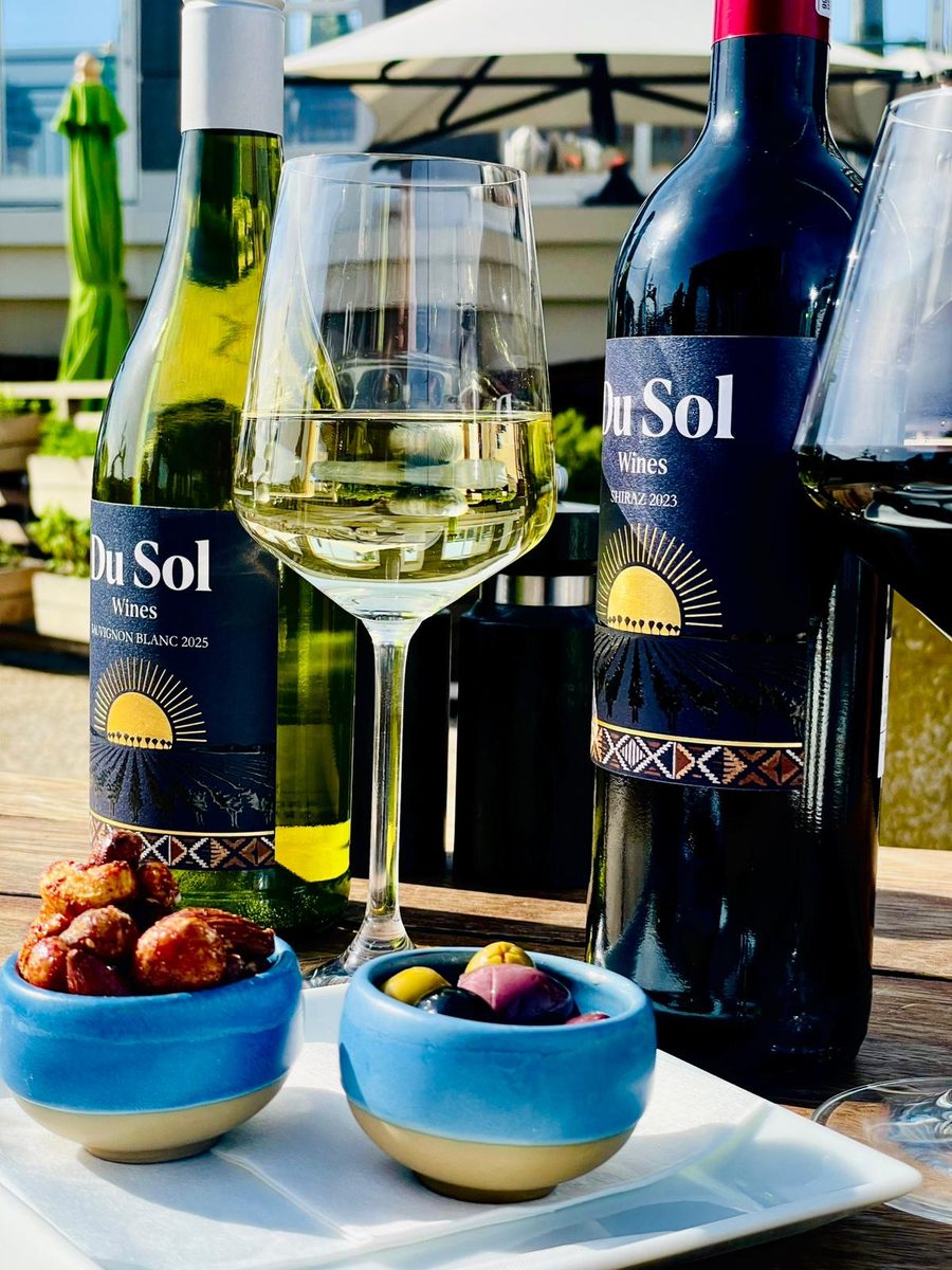 Du Sol Sauvignon Blanc and Shiraz served outdoors at the coast